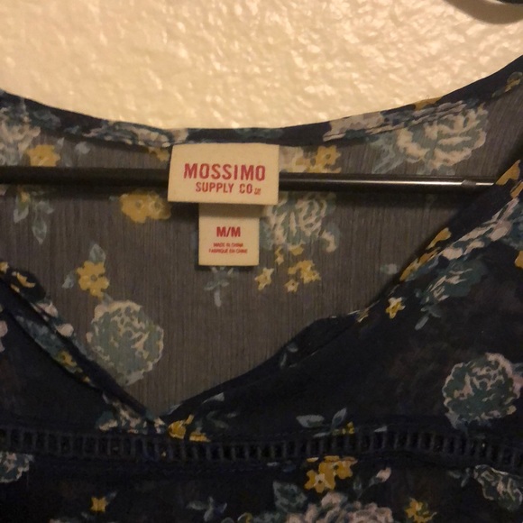 Light, floral top with long sleeves. - Picture 2 of 2